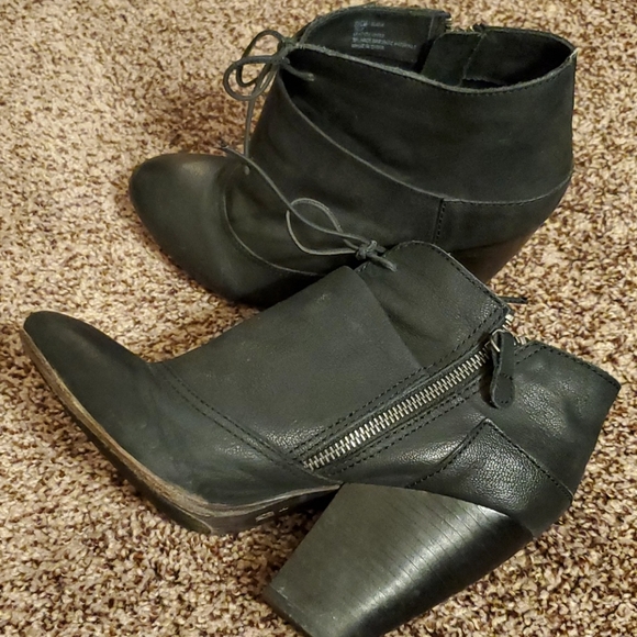 Mia Limited Edition black bootie - Picture 3 of 8